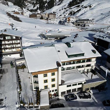Hotel Albona Nova Zuers Екстер'єр фото