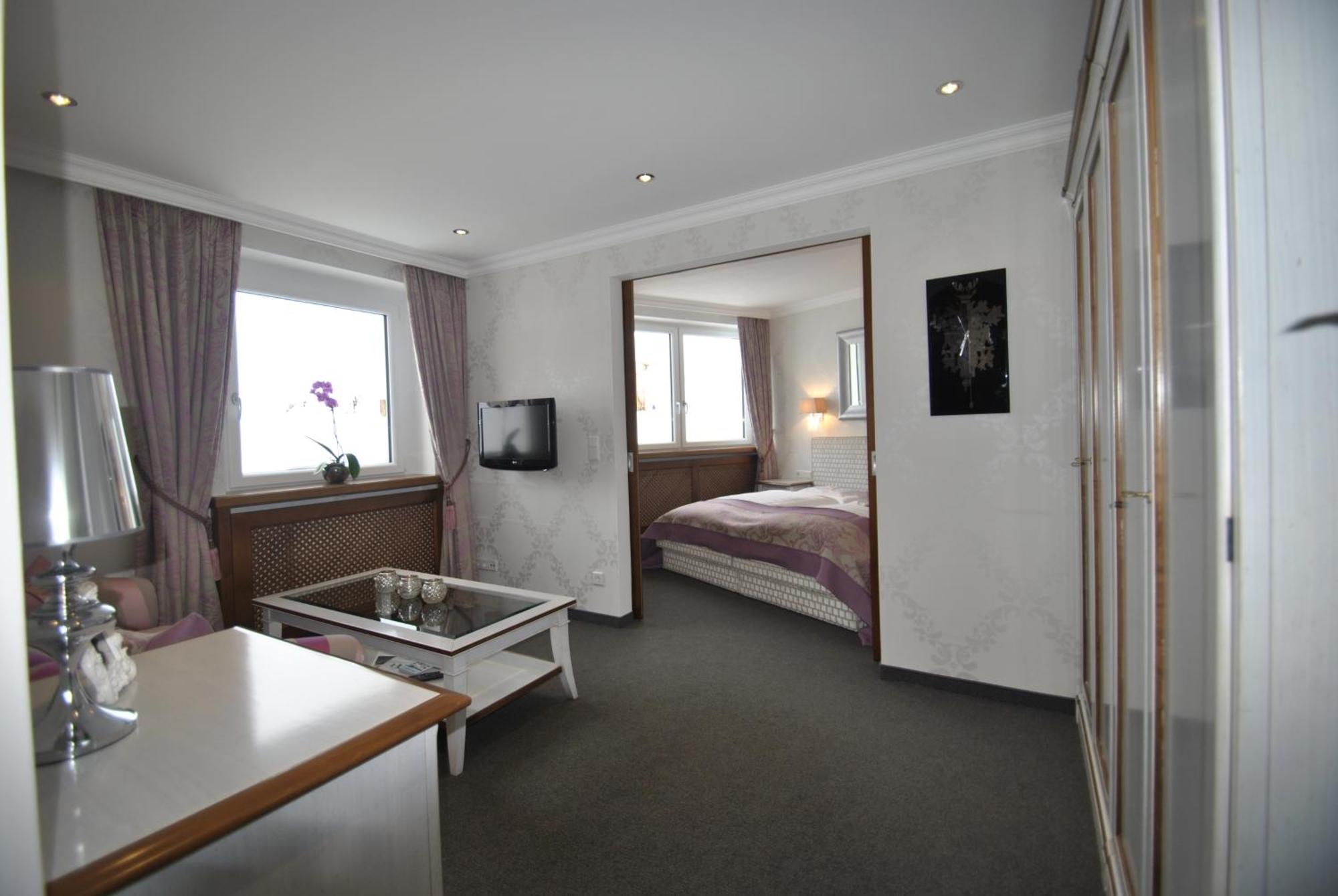 Hotel Albona Nova Zuers Екстер'єр фото