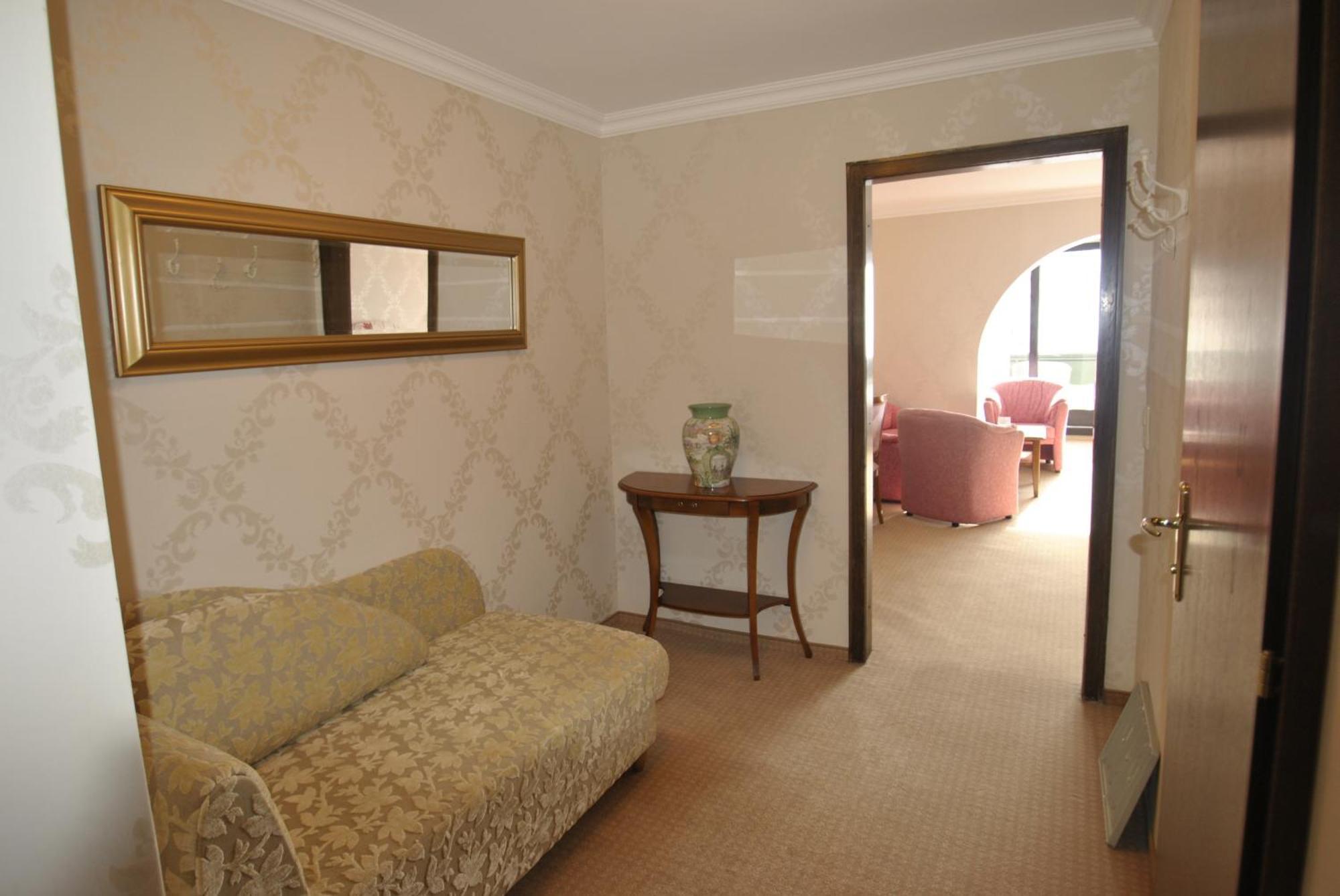 Hotel Albona Nova Zuers Екстер'єр фото