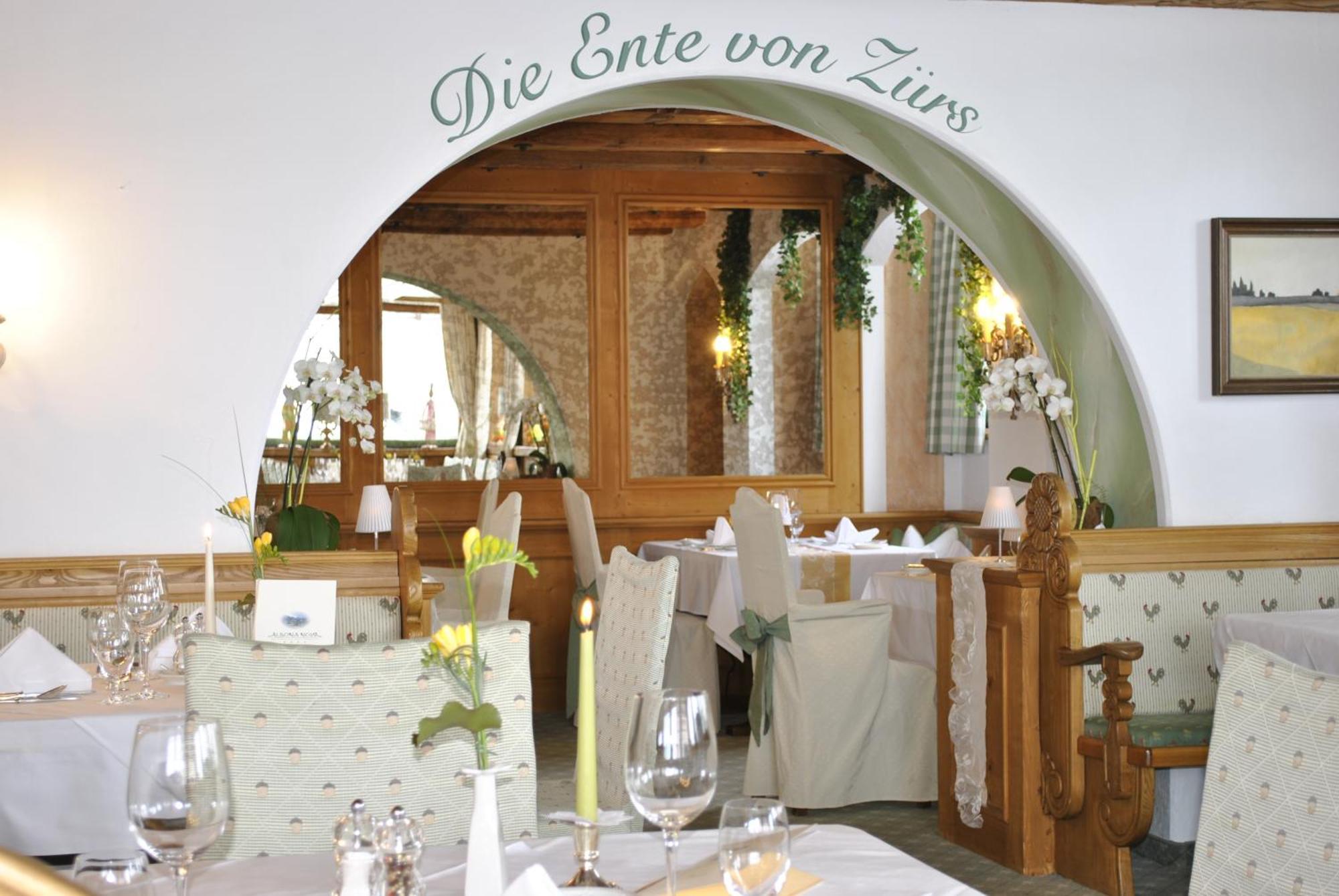 Hotel Albona Nova Zuers Екстер'єр фото
