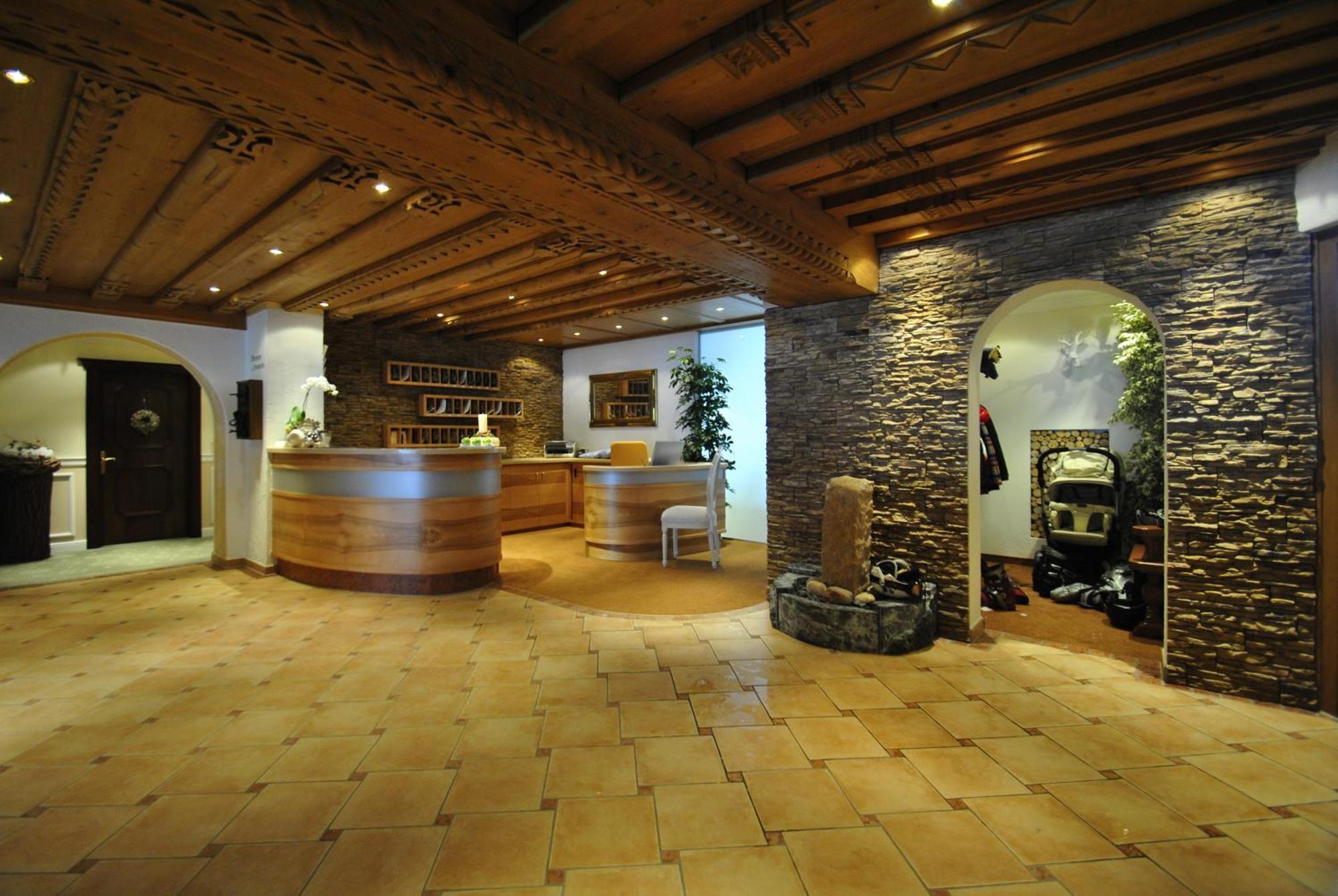 Hotel Albona Nova Zuers Екстер'єр фото