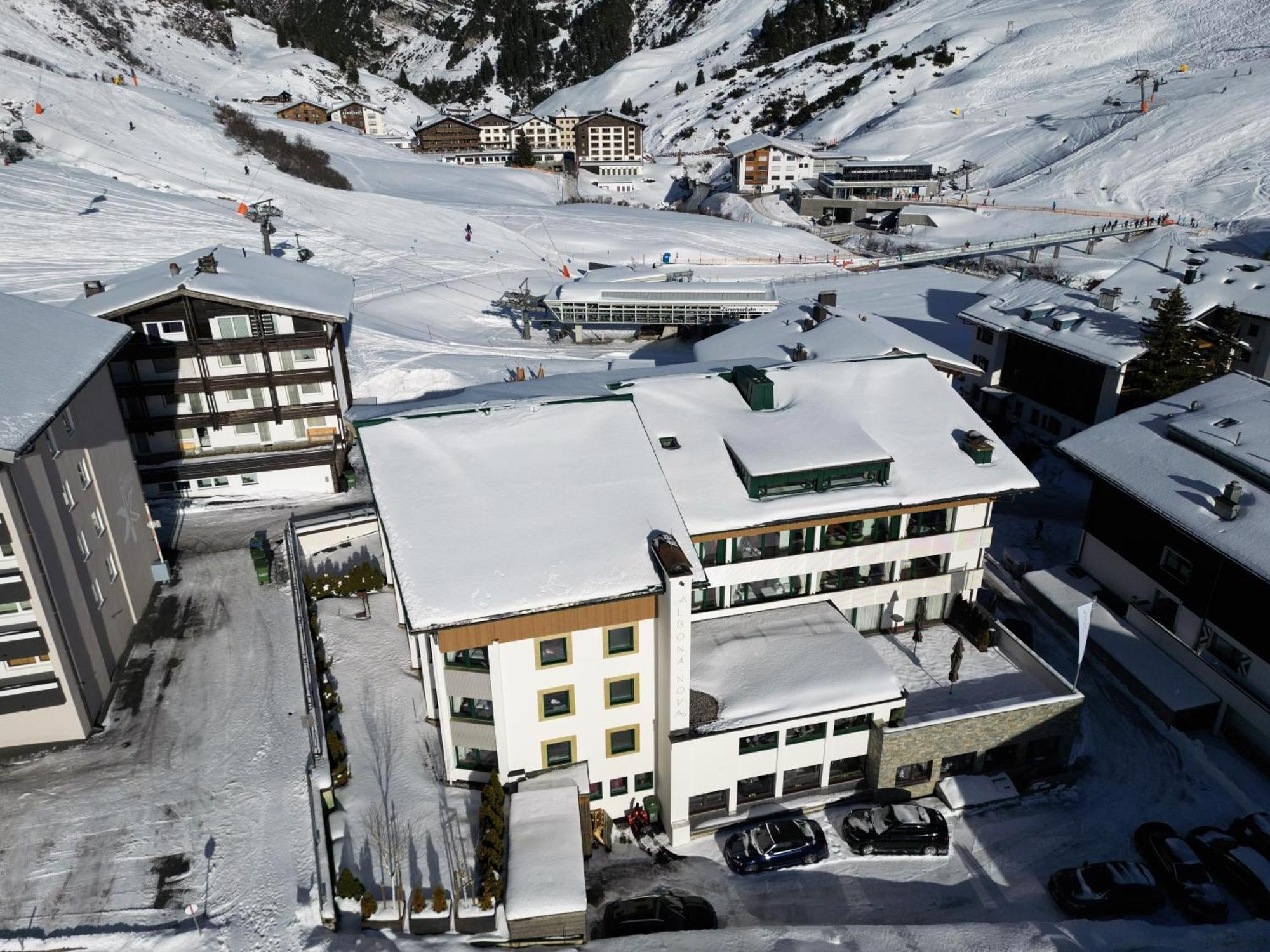Hotel Albona Nova Zuers Екстер'єр фото