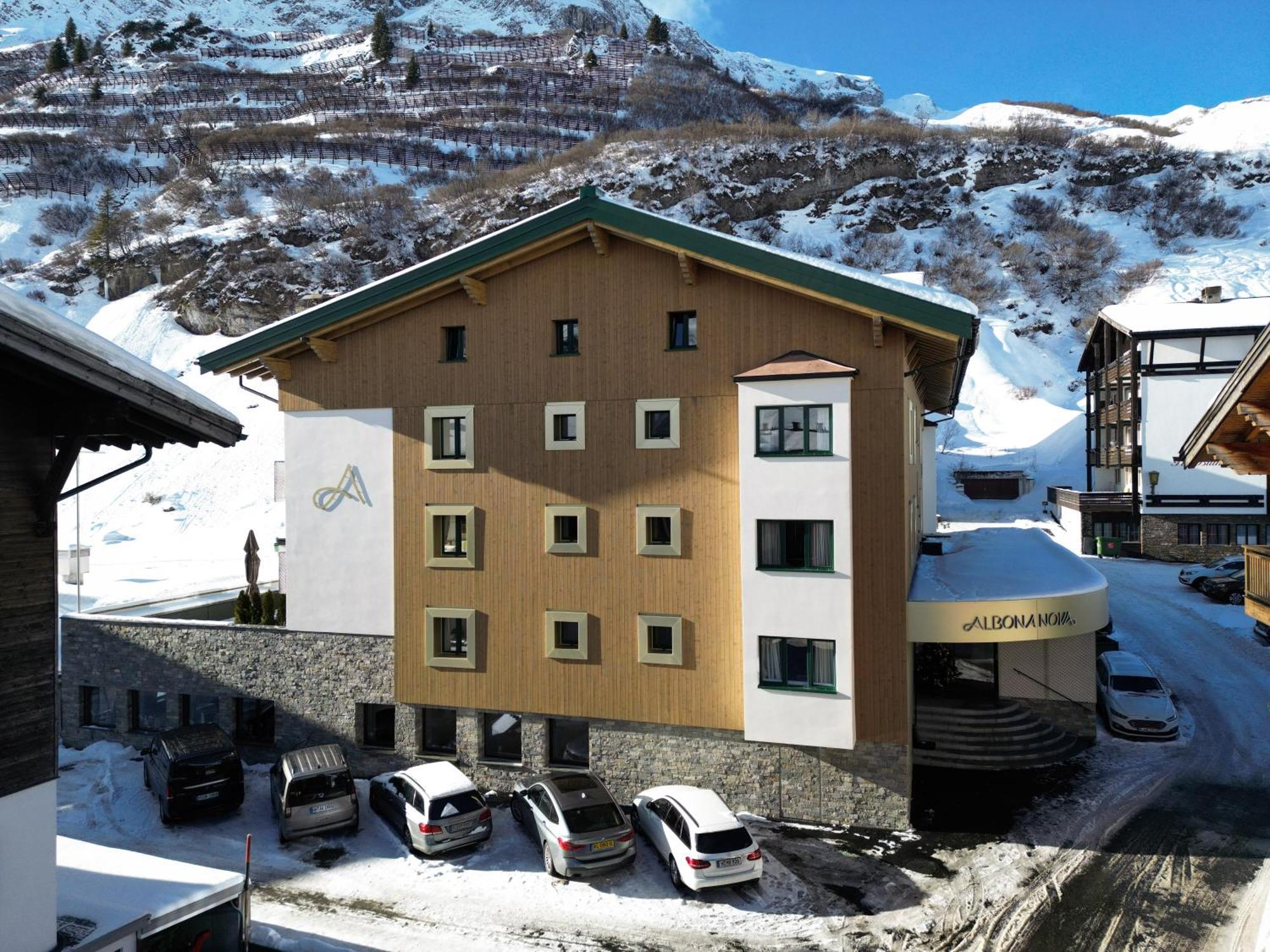 Hotel Albona Nova Zuers Екстер'єр фото