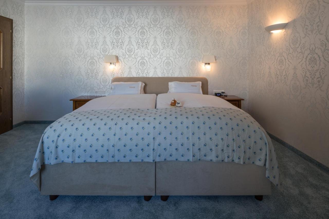 Hotel Albona Nova Zuers Екстер'єр фото