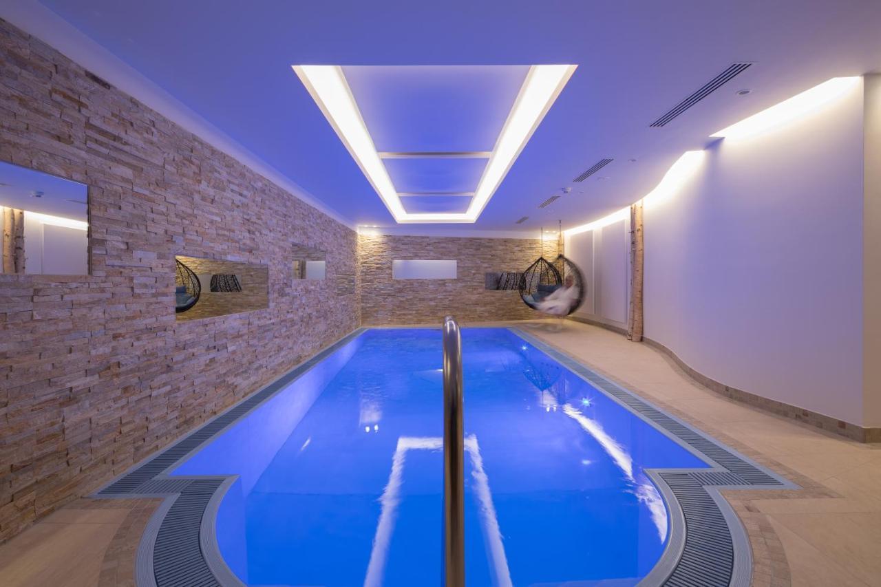 Hotel Albona Nova Zuers Екстер'єр фото